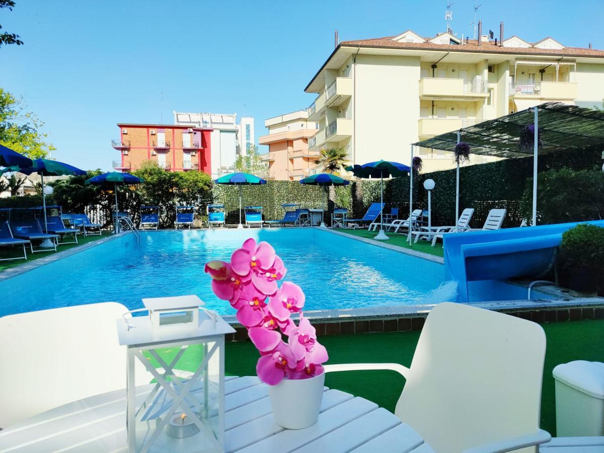 Club Hotel Residence Cesenatico Exterior foto