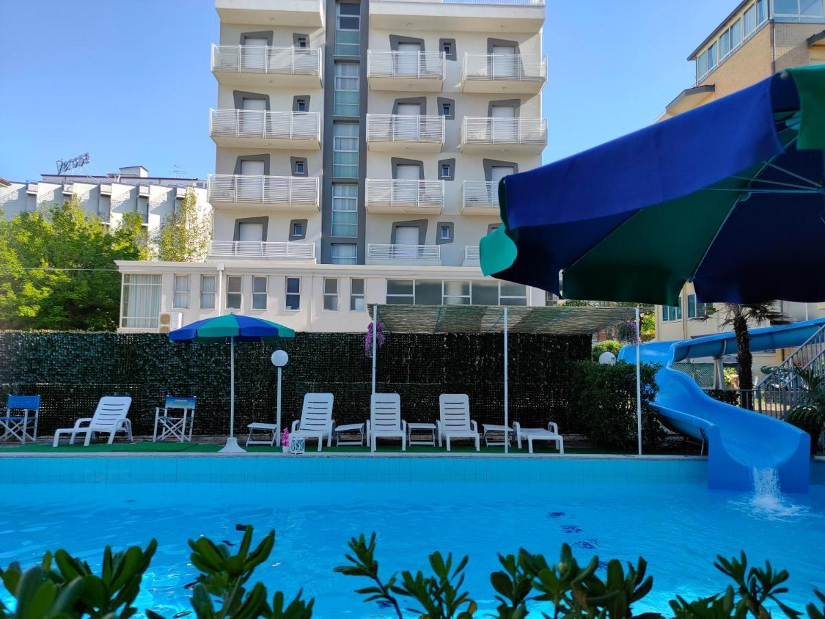 Club Hotel Residence Cesenatico Exterior foto