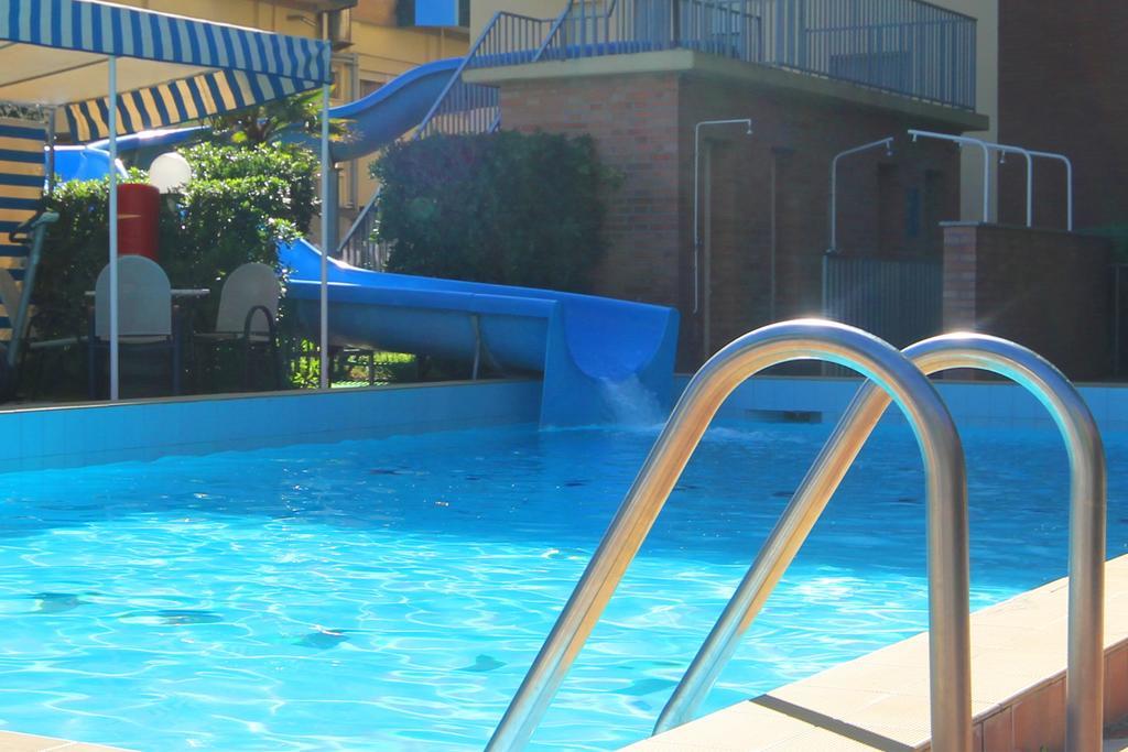 Club Hotel Residence Cesenatico Exterior foto