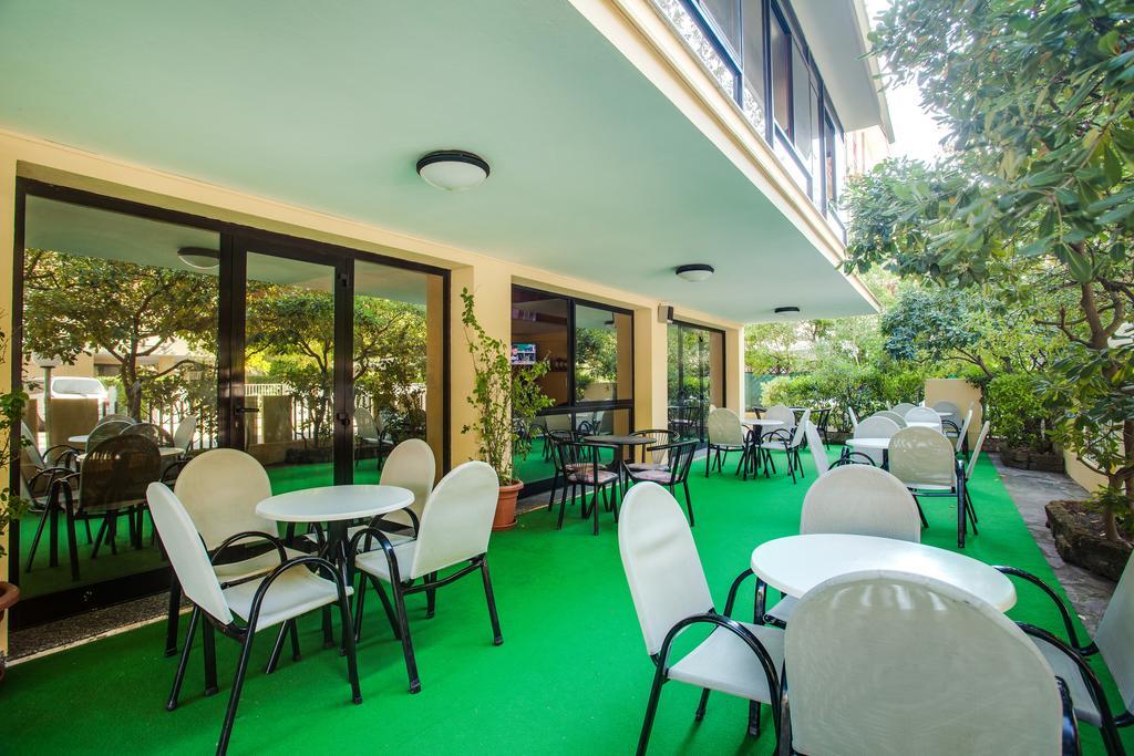 Club Hotel Residence Cesenatico Exterior foto
