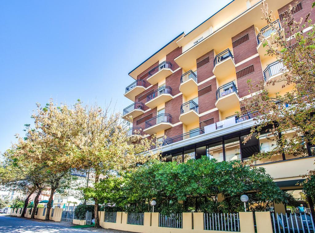 Club Hotel Residence Cesenatico Exterior foto