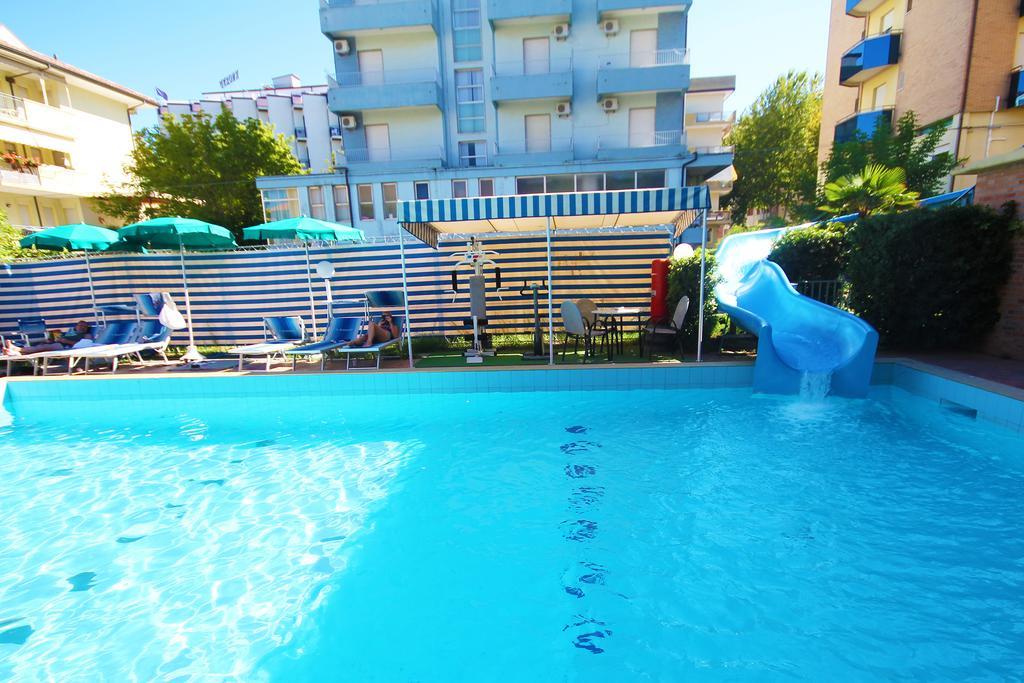 Club Hotel Residence Cesenatico Exterior foto